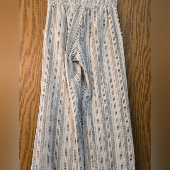 Very cute ladies off white pants with black thread pattern throughout. - Picture 3 of 7